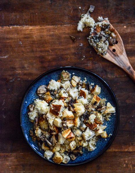 quinoa-sourdough-stuffing-with-garlic-butter-mushrooms